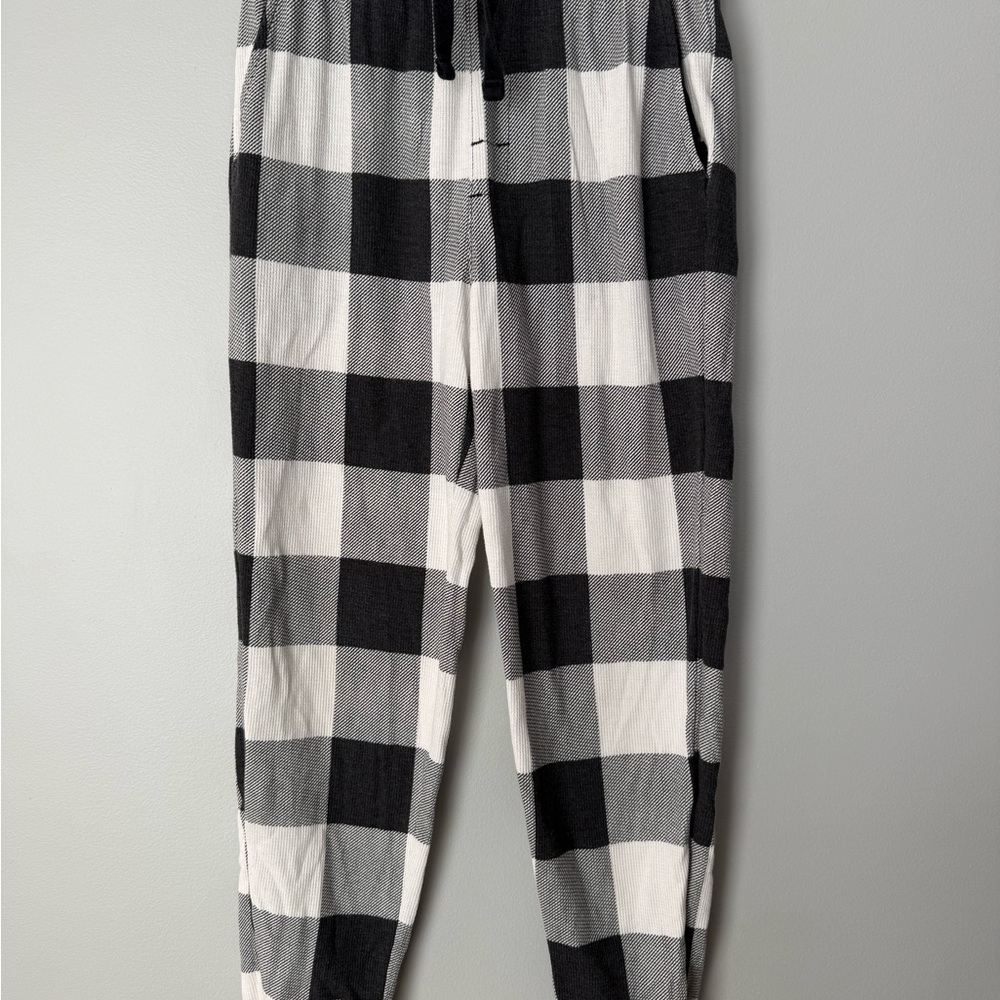Old Navy Black and White checkered PJ Pants Men’s XS